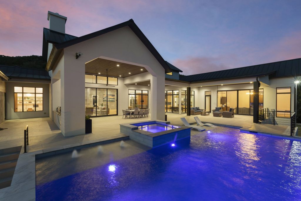 Alturas - modern Hill Country estate