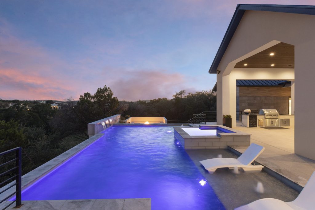 Alturas - modern Hill Country estate