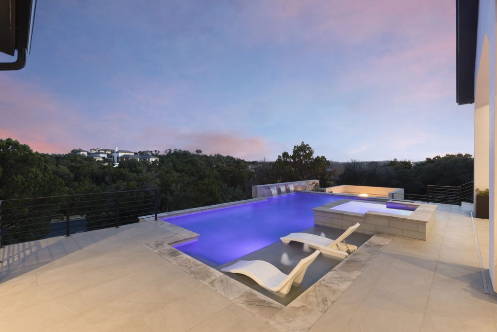 Alturas - modern Hill Country estate