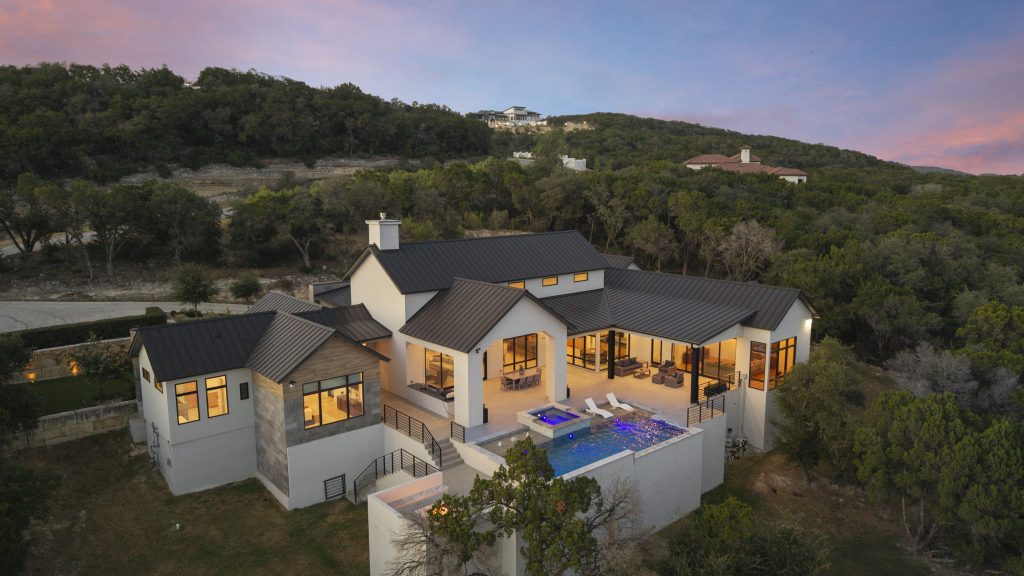 Alturas - modern Hill Country estate