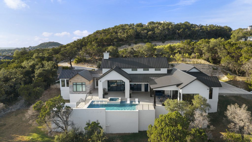 Alturas - modern Hill Country estate