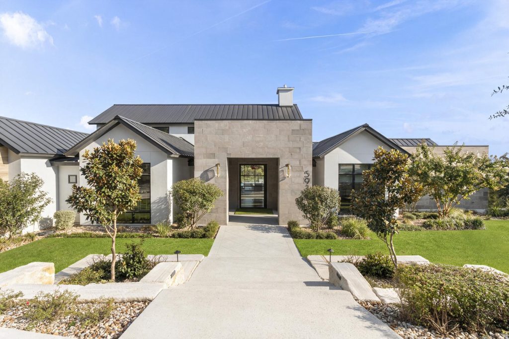 Alturas - modern Hill Country estate