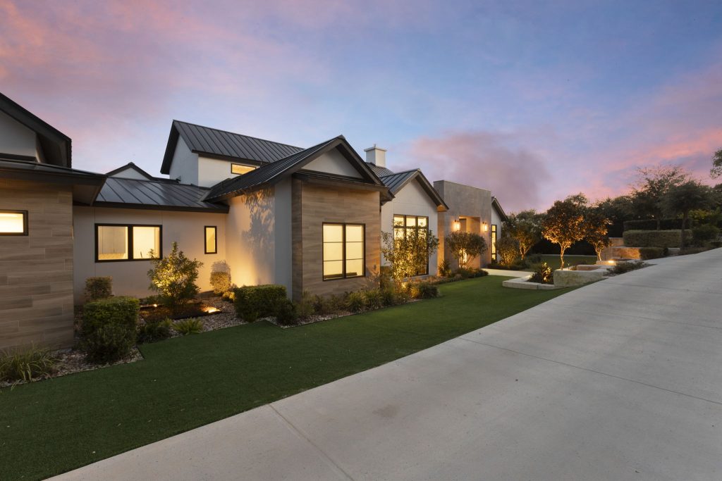 Alturas - modern Hill Country estate