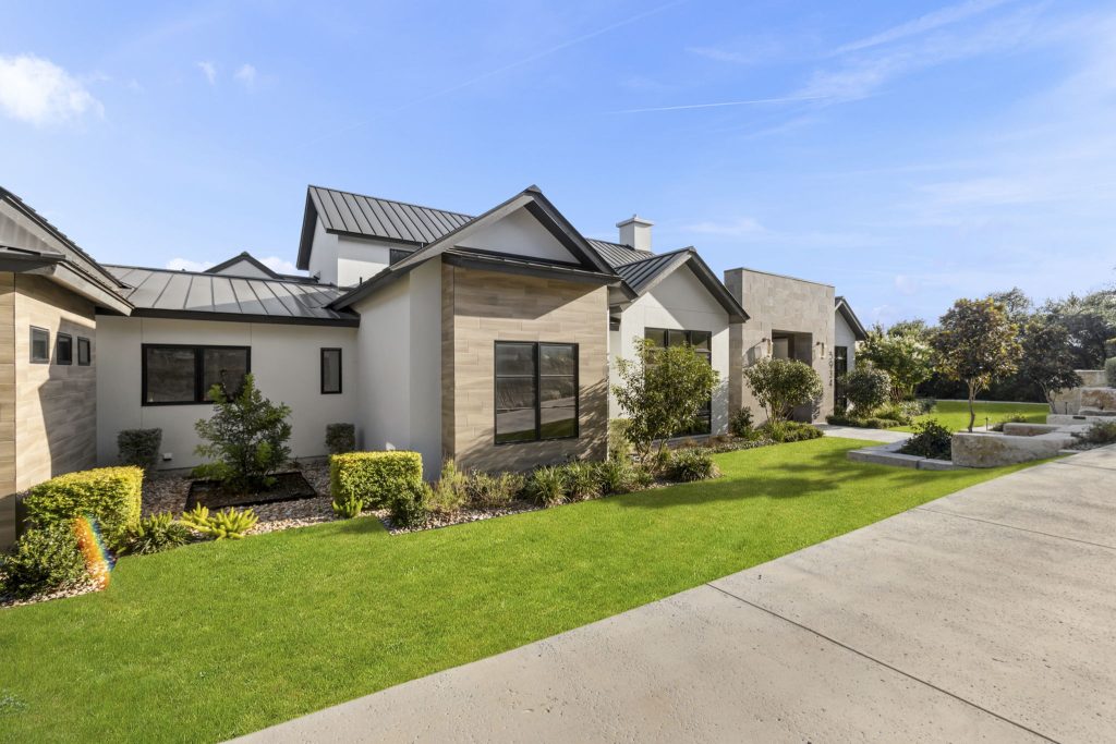 Alturas - modern Hill Country estate