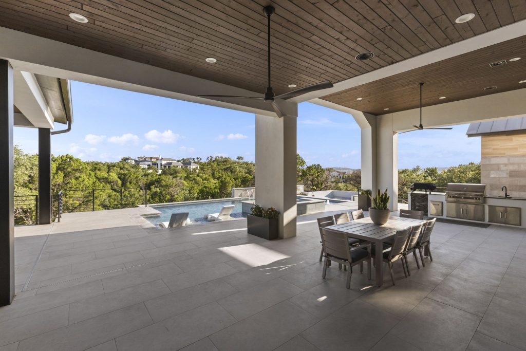 Alturas - modern Hill Country estate