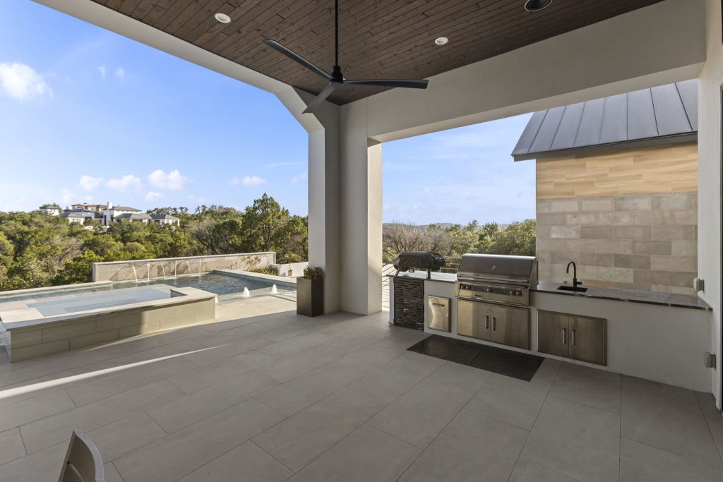 Alturas - modern Hill Country estate