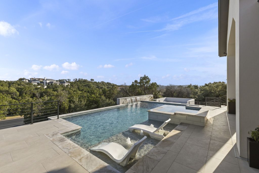 Alturas - modern Hill Country estate
