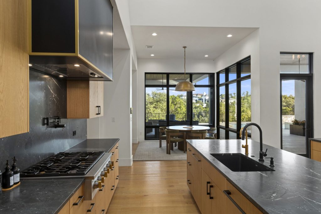 Alturas - modern Hill Country estate